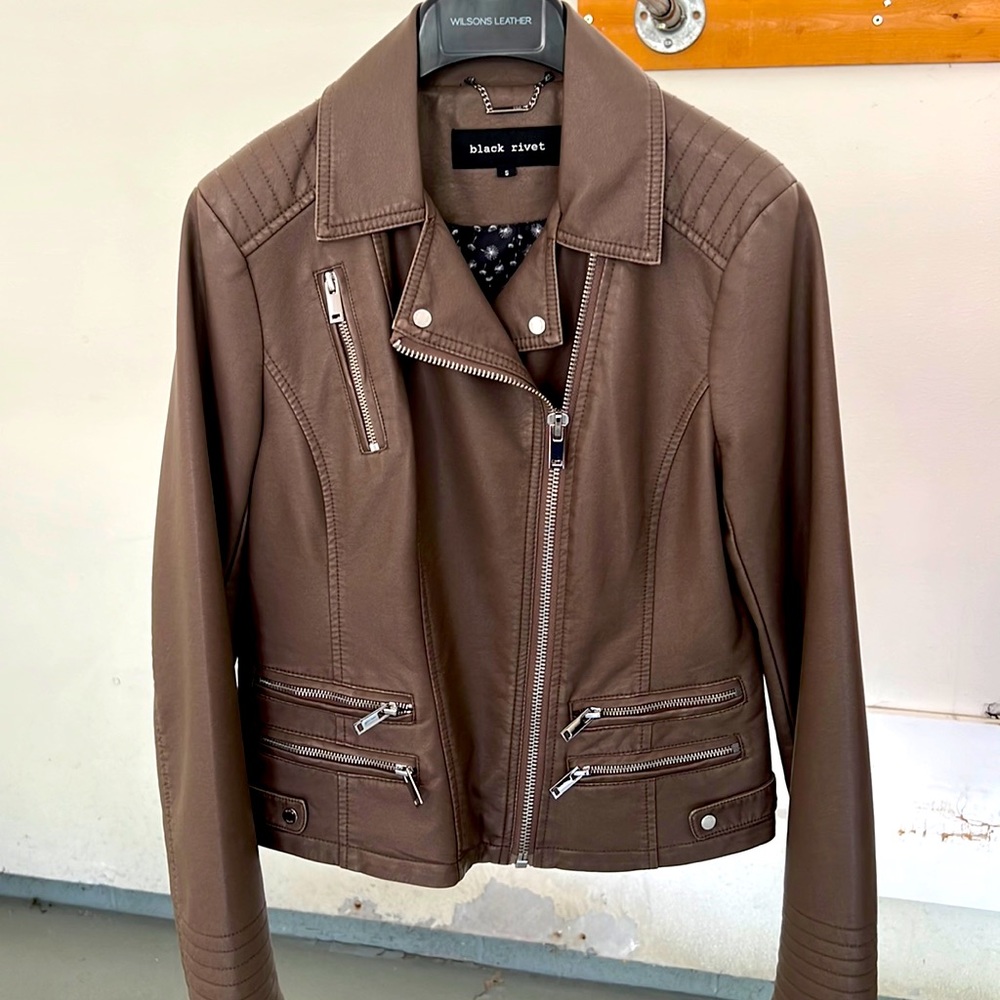Women’s Size Small Faux Leather Jacket EUC
